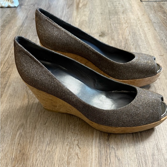 Stuart Weitzman • Anna Metallic Peep Toe Cork Platform Wedge Heels - Picture 14 of 15
